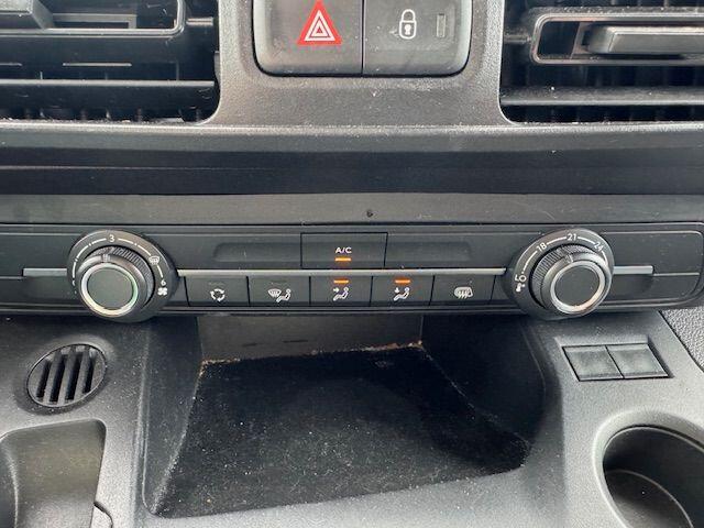 Peugeot PARTNER 1.5 BlueHDi 100 L2 3zits Airco,Cruisecontrol VOORSCHADE