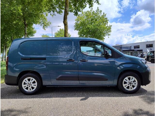 Peugeot PARTNER e-Partner L2 50 kWh 136pk | 8 jaar garantie | 0% financial lease | 3-zits | Houten afwerking laadruimte | Exterieur Pakket | 16 inch lichtmetalen velgen | Keyless Entry | Climate Control | Multimedia | Draadloze Apple Carplay en Android Auto | NAVI | Park