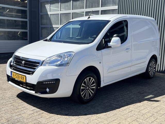 Peugeot PARTNER 120 1.6 BlueHDi Airco Cruise controle Trekhaak 1250kg trekgewicht 3-Peroons Parkeerhulp achter Schuifdeur Kastinrichting Euro 6 Bpm vrij voor particulier gebruik!!