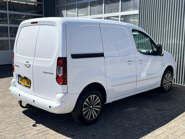 Peugeot PARTNER 120 1.6 BlueHDi Airco Cruise controle Trekhaak 1250kg trekgewicht 3-Peroons Parkeerhulp achter Schuifdeur Kastinrichting Euro 6 Bpm vrij voor particulier gebruik!!