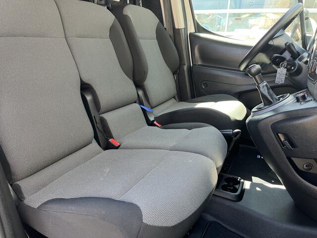 Peugeot PARTNER 120 1.6 BlueHDi Airco Cruise controle Trekhaak 1250kg trekgewicht 3-Peroons Parkeerhulp achter Schuifdeur Kastinrichting Euro 6 Bpm vrij voor particulier gebruik!!