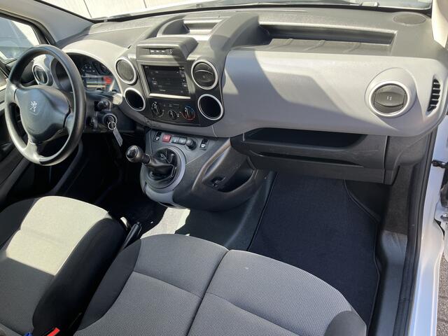 Peugeot PARTNER 120 1.6 BlueHDi Airco Cruise controle Trekhaak 1250kg trekgewicht 3-Peroons Parkeerhulp achter Schuifdeur Kastinrichting Euro 6 Bpm vrij voor particulier gebruik!!