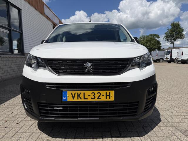 Peugeot PARTNER 1.2 PureTech Premium / vaste prijs rijklaar ¤ 11.750 ex btw / lease vanaf ¤ 198 / airco / cruise control / benzine grijs kenteken / pdc achter / raam in de schuifdeur