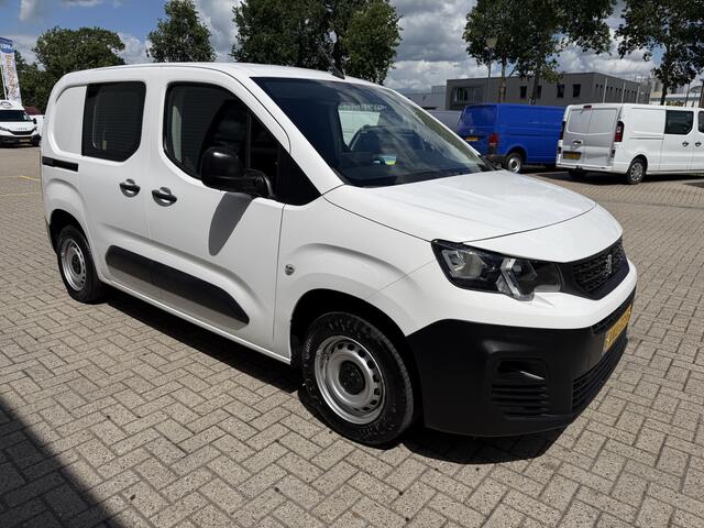 Peugeot PARTNER 1.2 PureTech Premium / vaste prijs rijklaar ¤ 11.750 ex btw / lease vanaf ¤ 198 / airco / cruise control / benzine grijs kenteken / pdc achter / raam in de schuifdeur
