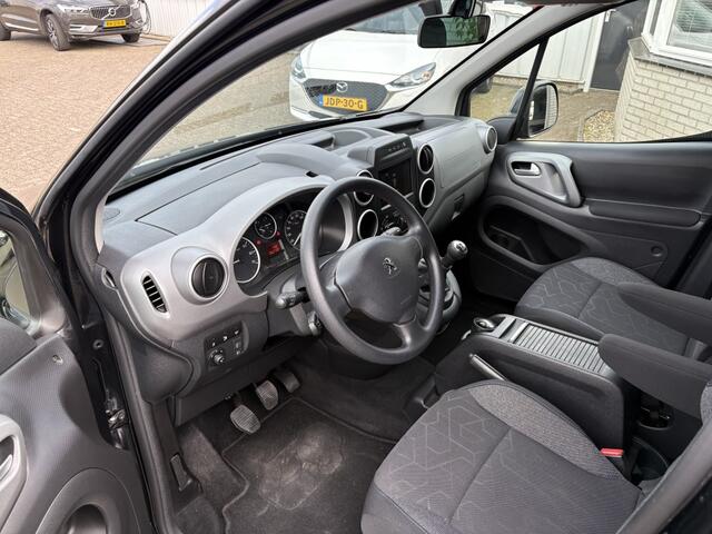 Peugeot PARTNER TEPEE 1.2 110pk Style Navigatie