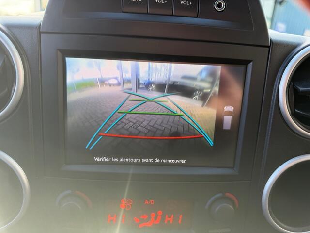 Peugeot PARTNER TEPEE 1.2 OUTDOOR NAVI PANO AIRCO/ECC PDC