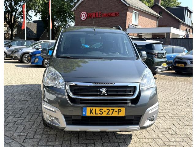Peugeot PARTNER TEPEE 110 Pk Benzine Style uitvoering * Airco * Trekhaak * Cruise Control * 5-Persoons * Parkeersensoren * Vingerhoets; Vierde Generatie Eersteklas Service. Al meer dan 100 jaar een begrip in de Brabantse Kempen