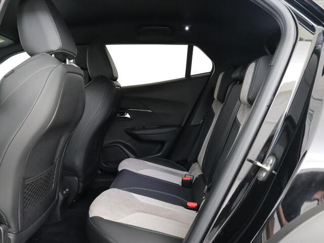 Peugeot e-2008 EV GT Pack 50 kWh | Stoelverwarming | Alcantara | Adaptive cruise | Camera | Carplay | Navigatie | Keyless | Digital Cockpit | Dodehoek detectie | Climate control
