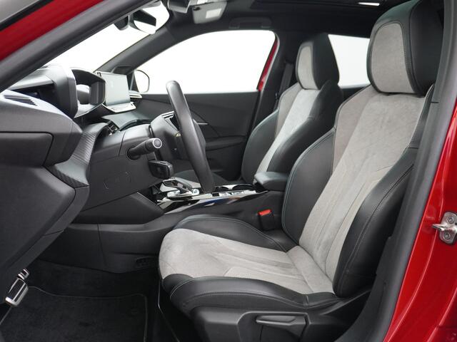 Peugeot e-2008 EV GT Pack 50kWh Panorama-Schuifdak Apple Carplay Android Auto Navi Ecc Adap.Cruise 360°Camera Bi-Color Stoelverwarming Blindspot Detection Privacy Glas Lmv 18" Lane Assist Keyless Bluetooth Michelin All-Season Banden Pack Safety Plus 1e Eigenaar Originee