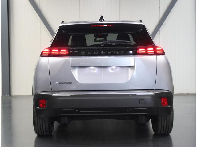 Peugeot e-2008 EV Allure Avantage 54 kWh | Incl. ¤4.000,- Korting! | Warmtepomp | Rondom Parkeersensoren | CruiseControl | AppleCarPlay/AndroidAuto | Airco |