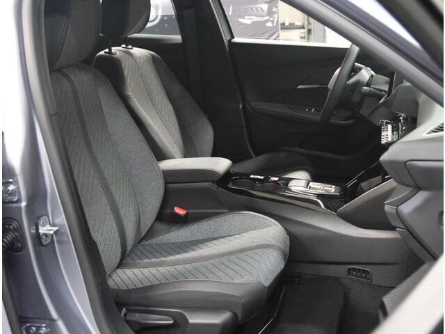 Peugeot e-2008 EV Allure Avantage 54 kWh | Incl. ¤4.000,- Korting! | Warmtepomp | Rondom Parkeersensoren | CruiseControl | AppleCarPlay/AndroidAuto | Airco |