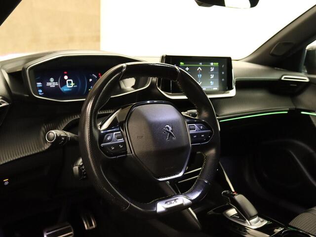 Peugeot e-2008 EV GT Pack 50 kWh - CLIMATE CONTROL- PARKEERSENSOREN VOOR/ ACHTER - TWO TONE LAK - 17 INCH LICHT METALEN VELGEN - ARMSTEUN VOOR - SPORTSTUUR EN STOELEN - APPLE CARPLAY/ANDROID AUTO - ADAPTIEVE CRUISE CONTROL