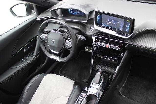 Peugeot e-2008 EV GT 50 kWh - Stoelverwarming - Camera - Pano - Navi - Adaptive Cruise - Blind Spot - Rijklaar