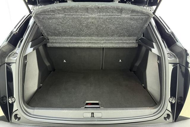 Peugeot e-2008 EV GT 54 kWh | Adaptieve Cruise control | Camera | LED Verlichting | Sportstoelen | Navigatie | Climate control