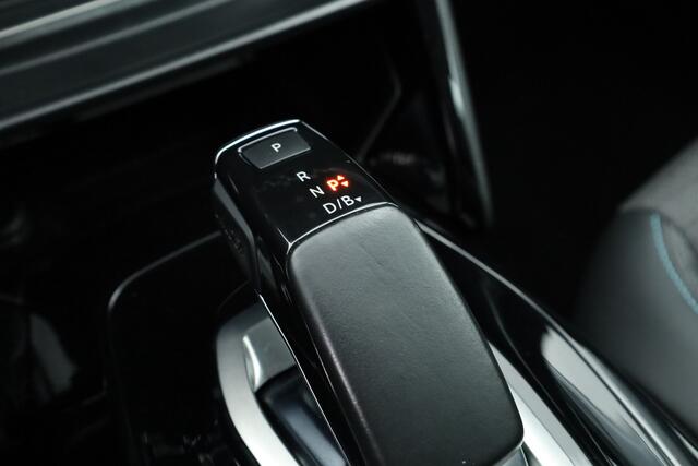 Peugeot e-2008 EV Allure Pack 50 kWh | Apple CarPlay & Android Auto | Clima | All Seasons | Cruise