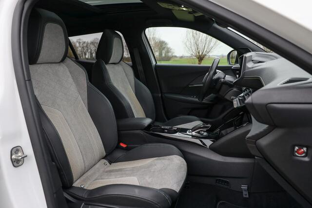 Peugeot e-2008 EV GT 50 kWh 3 Fase ? Pano ? ACC ? LED