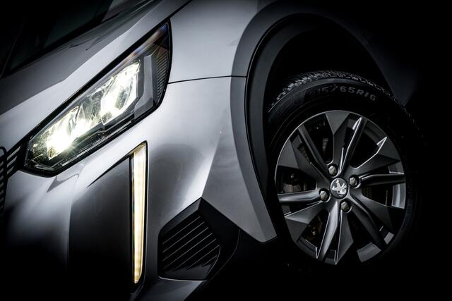 Peugeot e-2008 EV Active Pack 50 kWh | SOH 92% | LED | 16 inch LMV | Climate Control | Carplay