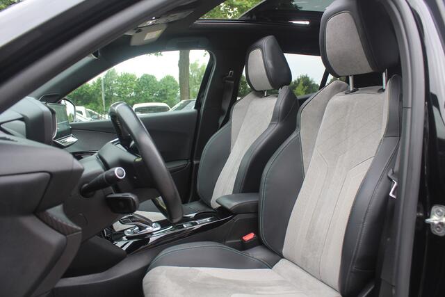 Peugeot e-2008 EV GT 50 kWh / Panoramadak / Camera / Virtual Cockpit / Half leder / 18'' / Navigatie / Keyless / Cruise Control / Dodehoek detectie
