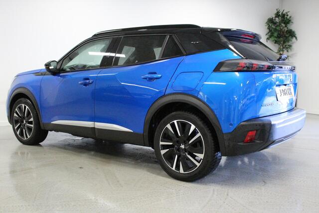 Peugeot e-2008 EV GT 50 kWh | PANO-DAK | CLIMA | 3-FASE | CARPLAY | STOEL-VERW | LMV | CAMERA | NAVI |