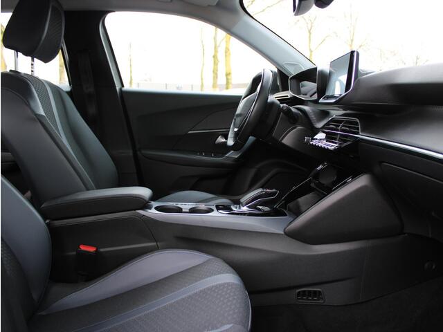 Peugeot e-2008 EV Allure 50 kWh | Navi / Camera / Climate
