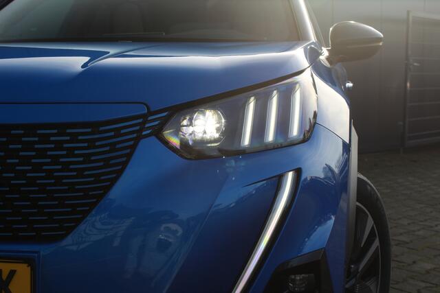 Peugeot e-2008 EV GT Pack 50 kWh | Incl. 12 maanden garantie | Voorstoelen verwarmd | Cruise control | Panorama dak | Airco | Navigatie | Dodehoekdetectie | DAB | Lichtmetalen velgen | Achteruitrijcamera | Parkeersensoren | Climate control | Zwarte hemelbekleding