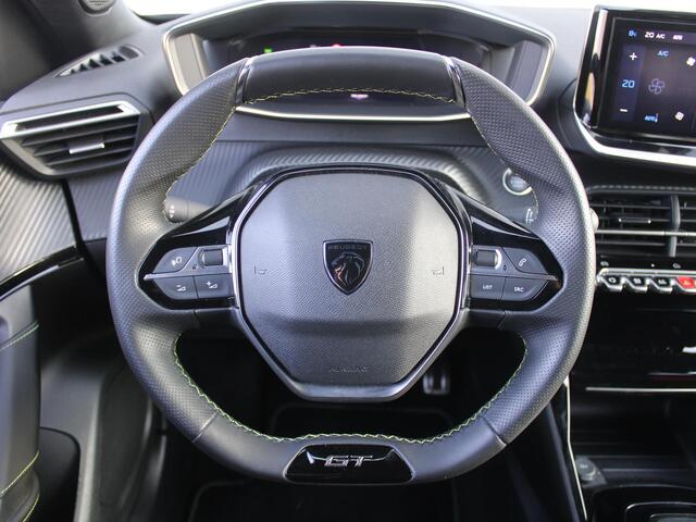 Peugeot e-2008 EV GT 54 kWh | Trekhaak | Stoelverwarming + massage | Camera | Cruise adapt. | Navi | 17" LM | Warmtepomp | LED | Zeer nette auto |