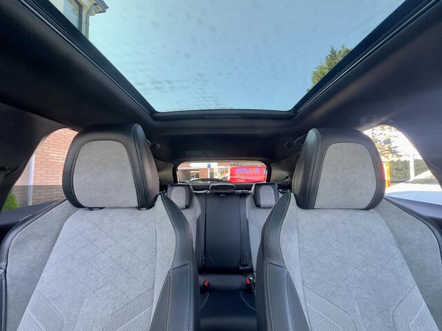 Peugeot e-2008 EV 91,4% SOH GT 50 kWh AUTOM 79D.KM! PANODAK LEDER NAVI CAMERA DIGI-DASH APPLE-CARPLAY LED LMV PARK-ASSIST PDC