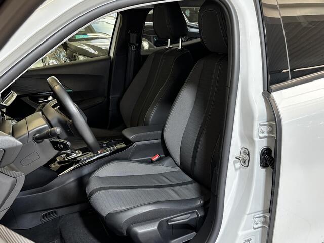 Peugeot e-2008 EV Allure Pack 50 kWh Allseason | Navigatie | Achteruitrijcamera |