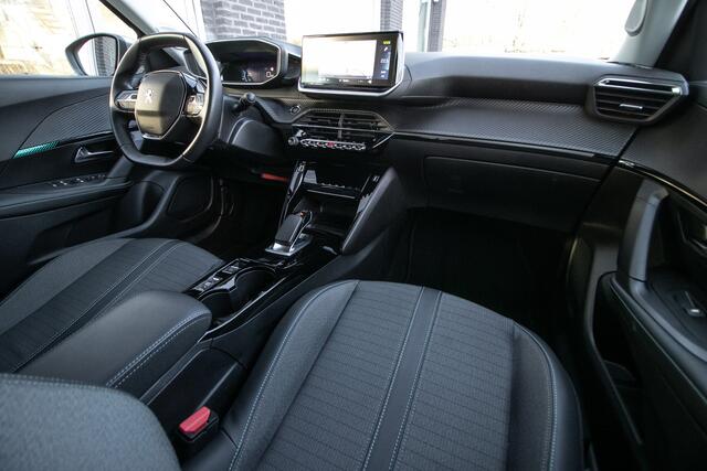 Peugeot e-2008 EV Allure Pack 50 kWh | SOH 93% | 3 fase lader |