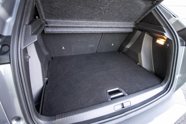 Peugeot e-2008 EV Allure Pack 50 kWh | SOH 93% | 3 fase lader |