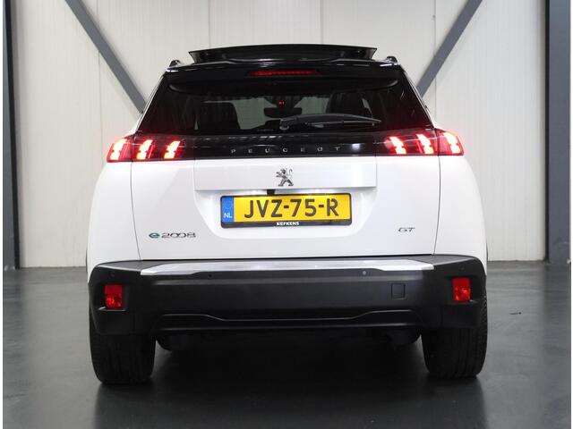 Peugeot e-2008 EV GT 50 kWh 136PK | 3 FASE | AppleCarplay/Android Auto | Schuifkanteldak | Stof/LEER | 18"LMV | Camera | AUTOMAAT | Keyless | Cruise Control | Climate Control | Camera | FULL LED | Sfeerverlichting | Isofix | Privacy Glass |