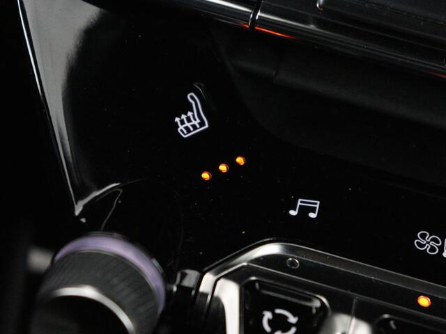 Peugeot e-2008 EV GT 50 kWh | SOH 91% | 3 Fase | Stoelverwarming | Leder/Alcantara | Adaptive cruise | Keyless | Navigatie | Carplay | Full LED