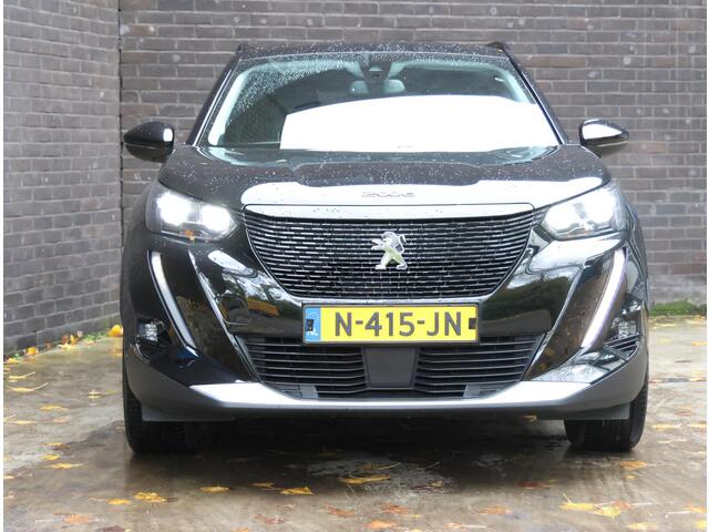Peugeot e-2008 SUV Allure 50kWh 136PK | 1ste eigenaar | ACCURAPPORT 94% | Achteruitrijcamera | AppleCarplay/Android Auto | Armsteun | Keyless | Cruise Control | Climate Control | Isofix | Parkeersensoren | Privacy Glass |