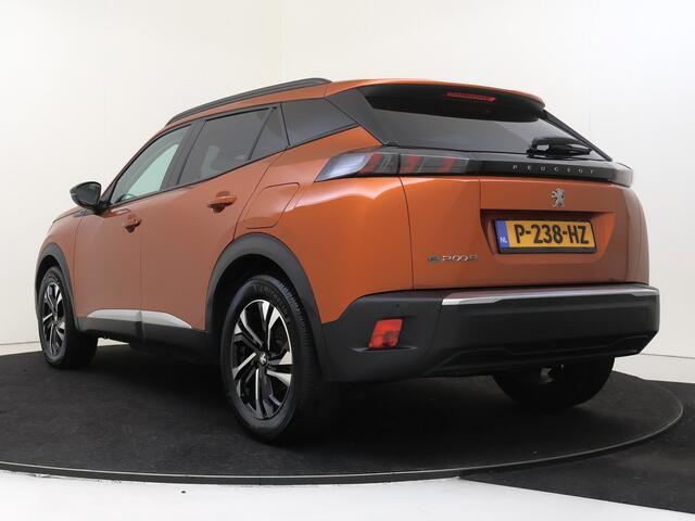 Peugeot e-2008 EV Allure 50 kWh | Carplay | Keyless Start | Clima | Parkeerhulp |