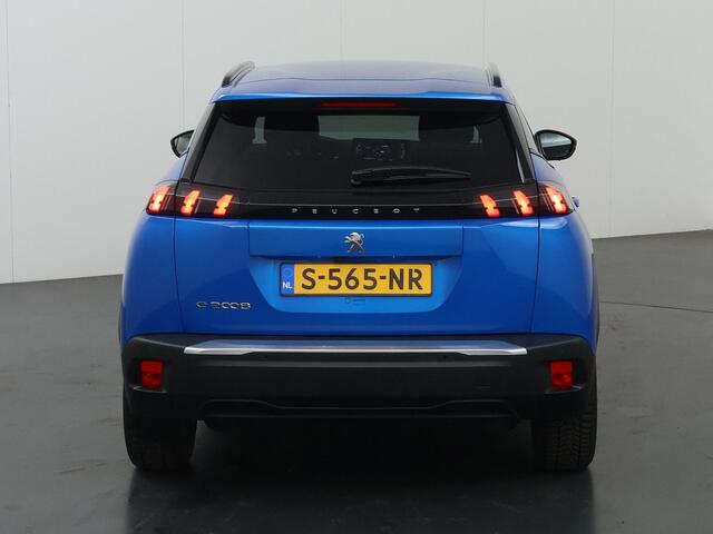 Peugeot e-2008 EV Allure Pack 50 kWh | 3-FASE | SOH 99,4% | Cruise control | Lane Assist | Voorruitverwarming | Apple Carplay/Android Auto | Navigatie |