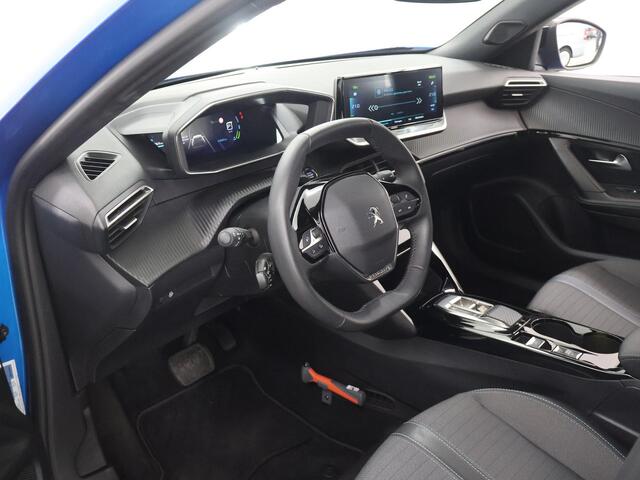 Peugeot e-2008 EV Allure Pack 50 kWh | 3-FASE | SOH 99,4% | Cruise control | Lane Assist | Voorruitverwarming | Apple Carplay/Android Auto | Navigatie |