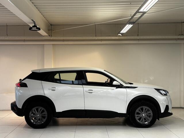 Peugeot e-2008 EV Active Pack 50 kWh SOH 92,2% |Navigatie | Parkeersensoren achter | Cruise control