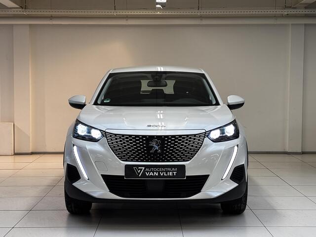 Peugeot e-2008 EV Active Pack 50 kWh SOH 92,2% |Navigatie | Parkeersensoren achter | Cruise control