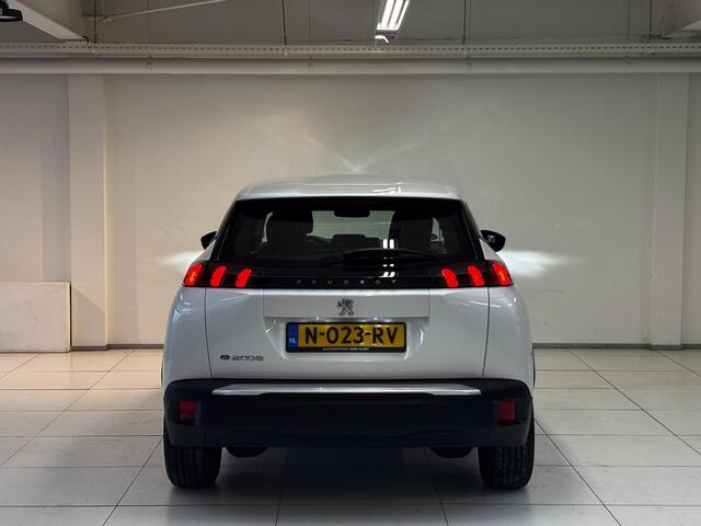 Peugeot e-2008 EV Active Pack 50 kWh SOH 92,2% |Navigatie | Parkeersensoren achter | Cruise control