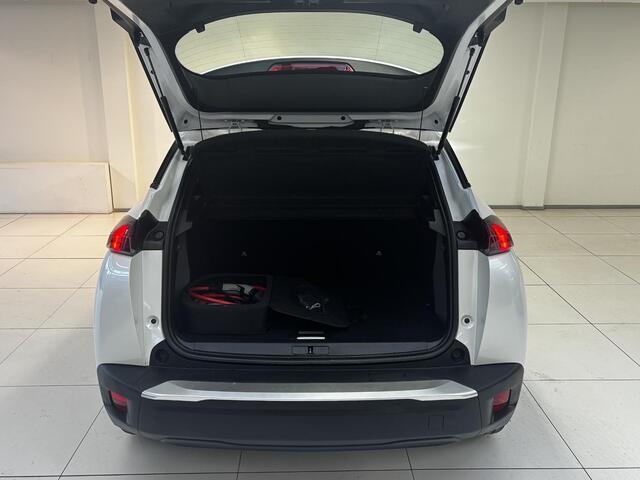 Peugeot e-2008 EV Active Pack 50 kWh SOH 92,2% |Navigatie | Parkeersensoren achter | Cruise control