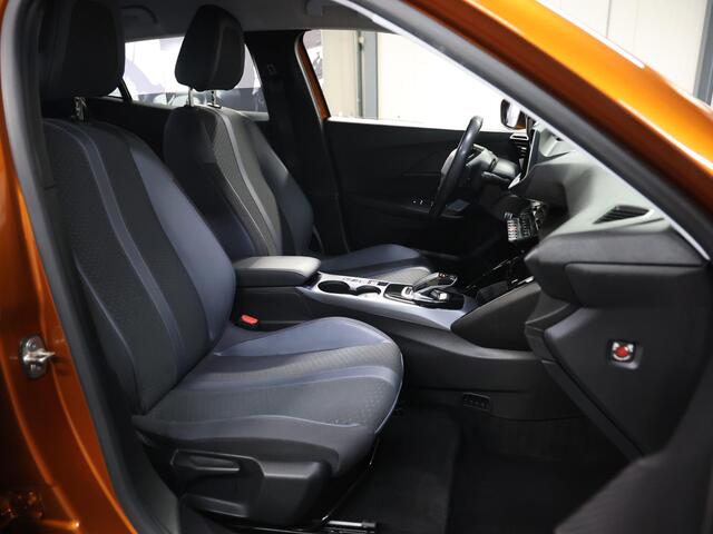 Peugeot e-2008 Allure 50kWh 136PK | 1ste eigenaar | ACCURAPPORT 90% | Camera | LED lampen | LEER/stof | Navigatie | Climate Control | Cruise Control | AUTOMAAT | DAB Radio | Parkeersensoren | Privacy Glass | Isofix |