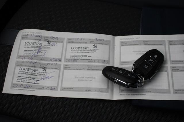 Peugeot e-2008 Allure 50 kWh - Digital Cockpit, Carplay, Half Leer, Camera