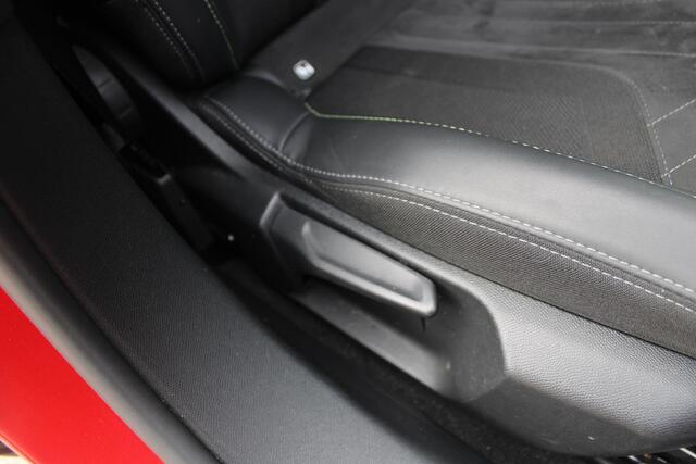 Peugeot e-2008 EV GT Pack 50 kWh Airco Navi Camera Carplay Adaptive Cruise Dealer onderhouden