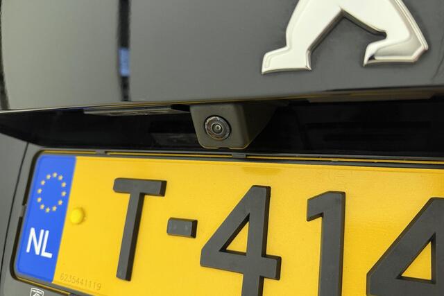 Peugeot e-2008 EV Style 50 kWh 3-Fase l 1e Eigenaar l Camera l PDC l LED l DAB l Apple Carplay & Android Auto l Climate Control l Cruise Control l Lichtmetalen Velgen