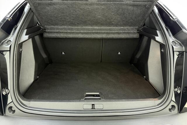 Peugeot e-2008 EV Style 50 kWh 3-Fase l 1e Eigenaar l Camera l PDC l LED l DAB l Apple Carplay & Android Auto l Climate Control l Cruise Control l Lichtmetalen Velgen