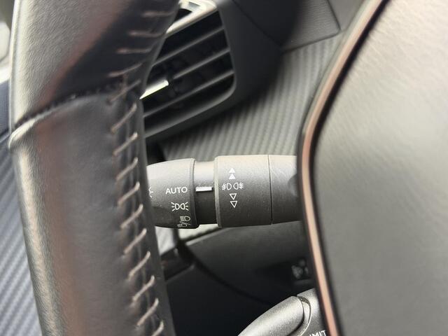 Peugeot e-2008 Allure Pack 50 kWh 136PK Automaat Trekhaak, Navigatie, Achteruitrijcamera, Keyless, Parkeersensoren, Apple Carplay, Android Auto