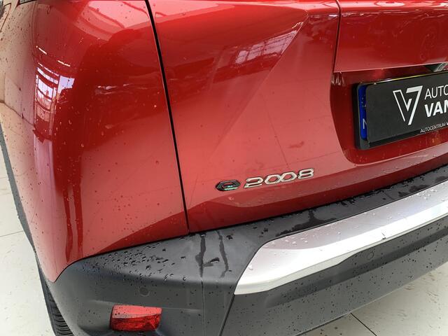 Peugeot e-2008 EV Allure Pack 50 kWh Navigatie, lichtmetalen velgen, automaat.