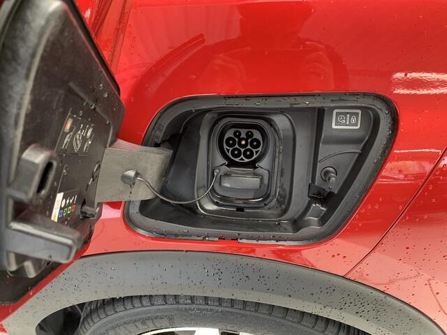 Peugeot e-2008 EV Allure Pack 50 kWh Navigatie, lichtmetalen velgen, automaat.