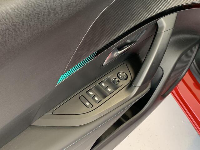 Peugeot e-2008 EV Allure Pack 50 kWh Navigatie, lichtmetalen velgen, automaat.