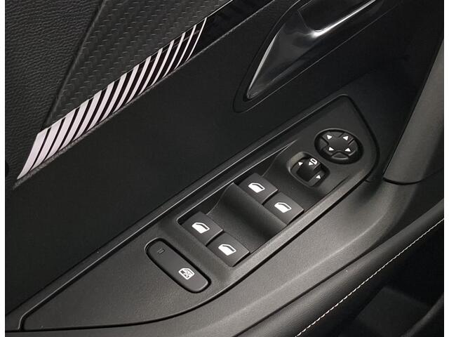 Peugeot e-2008 EV Allure Avantage 54 kWh Vision Plus Pakket / Camera / Navigatie